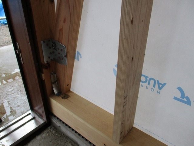 木の家建築中
