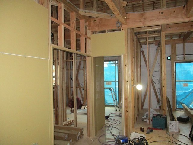 建具枠取付&断熱材&石膏ボードを張っております