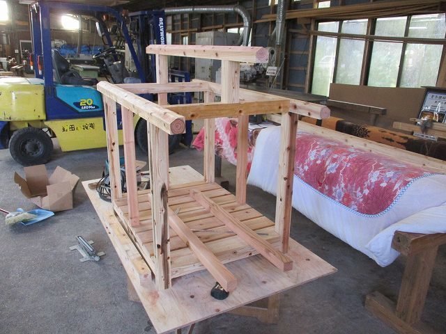 犬小屋作成中