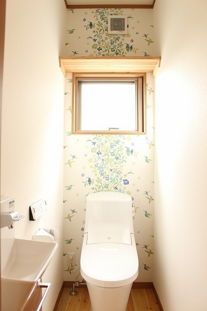 緑系トイレの壁紙