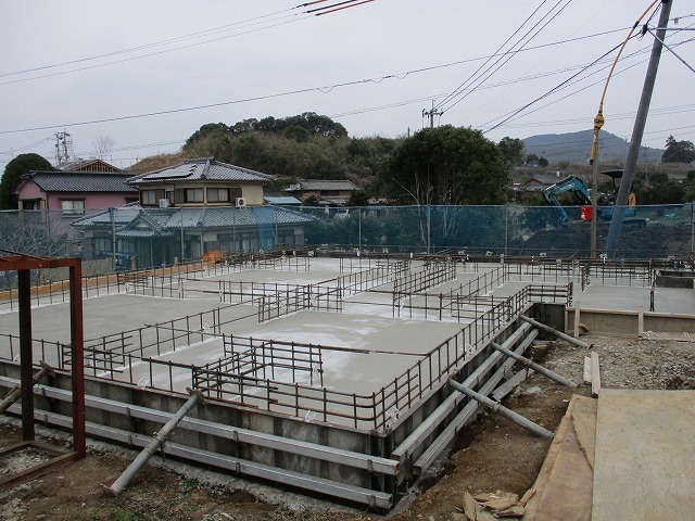 底盤コンクリート打設完了