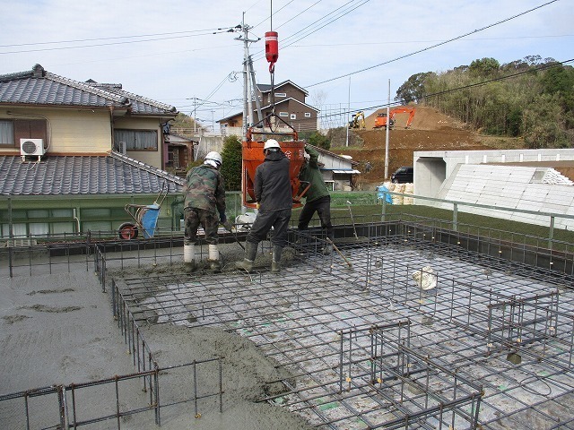 基礎底盤コンクリート打設状況