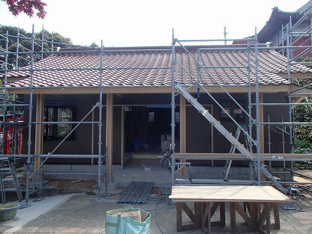 建築中外