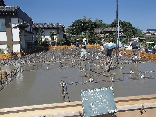 基礎底盤コンクリート打設